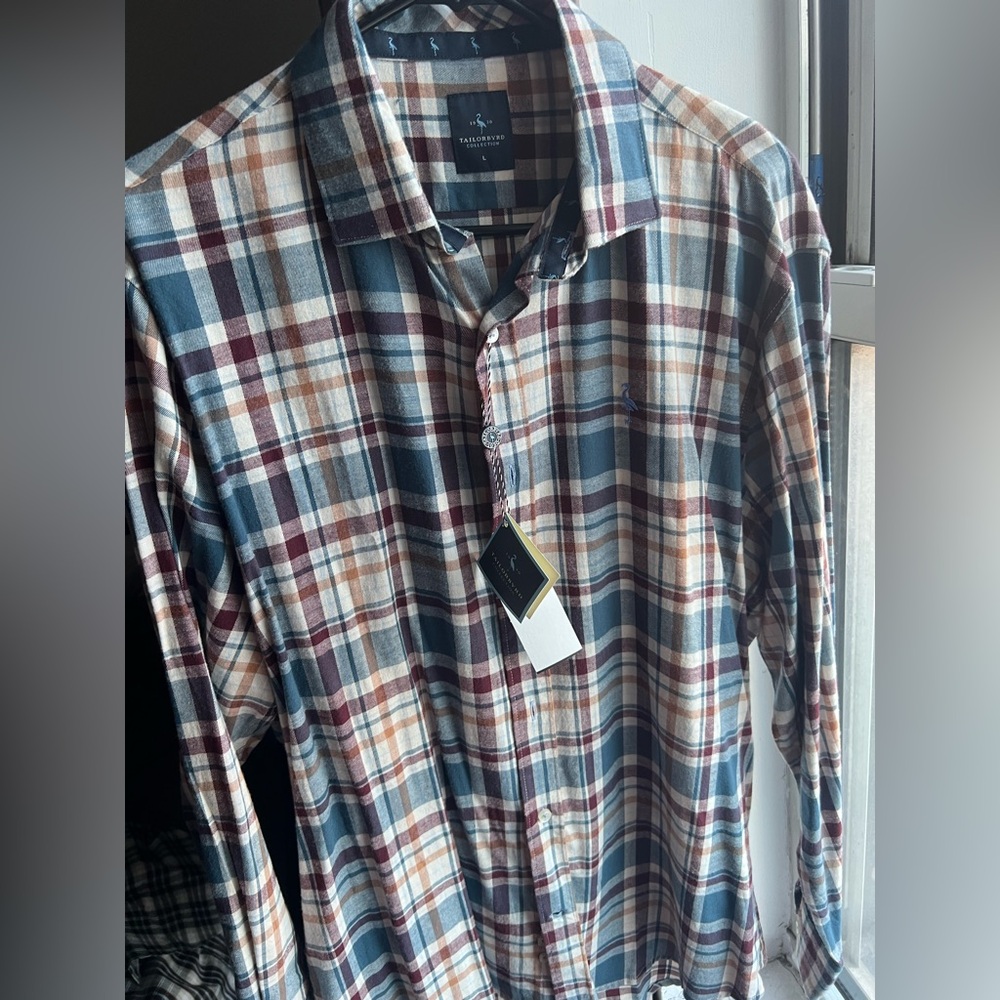 NWT TailorByrd Flannel Shirt size L. Never worn item perfect for the Fall.